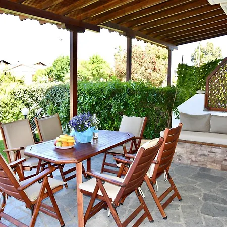 빌라 Relaxed Family With Garden, Just Steps From The In Fourka Skála Foúrkas