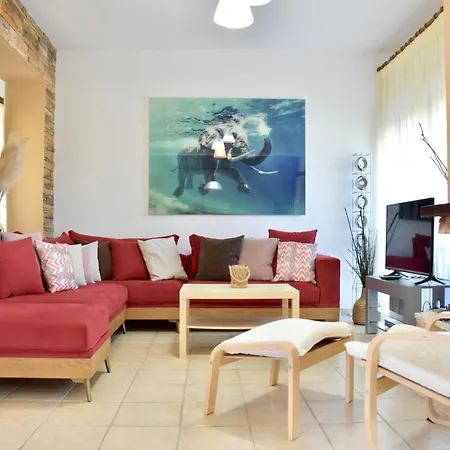 Relaxed Family With Garden, Just Steps From The In Fourka 빌라